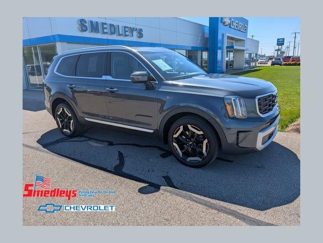 2023 Kia Telluride S in Gray — front three-quarter view